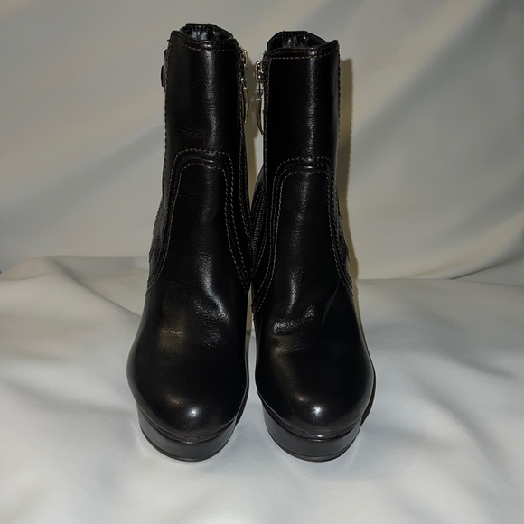 NWOT GUESS STILETTO BOOTS - Picture 2 of 7